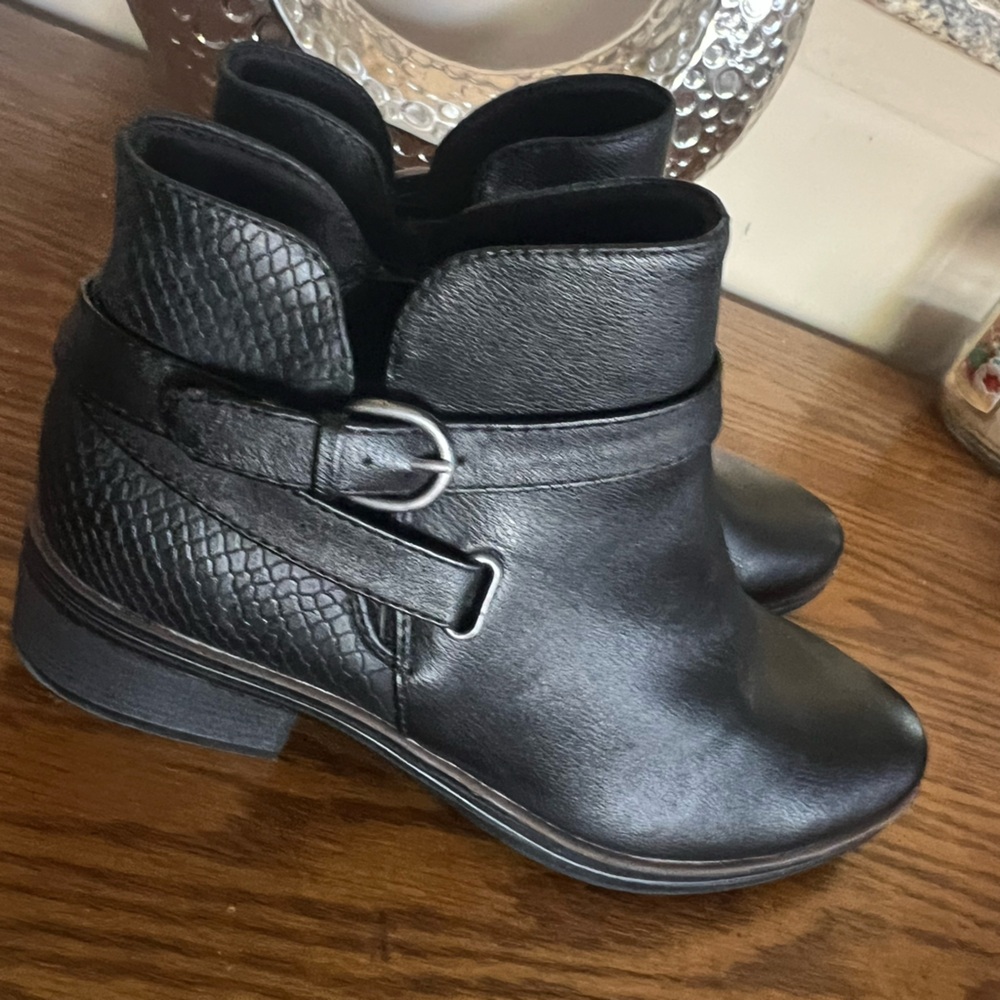 Beartrap Malibu Black Textured Boots